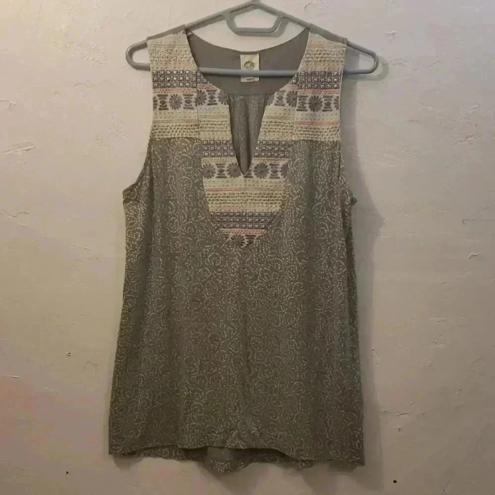 TINY sleeveless top  with  embroidered‎ details